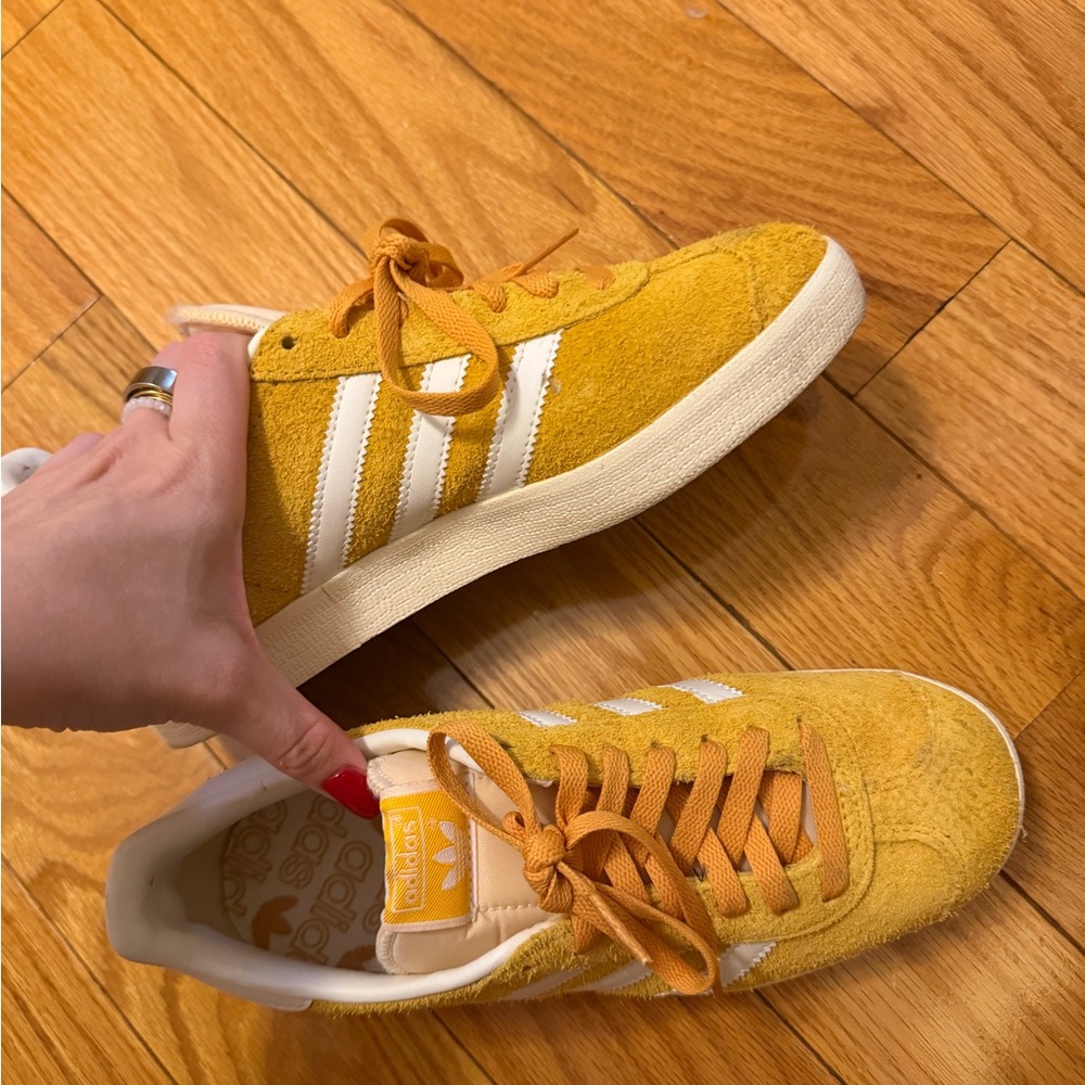 adidas Suede Gazelle Sneakers in Yellow & White with Gold Accents - Picture 2 of 3